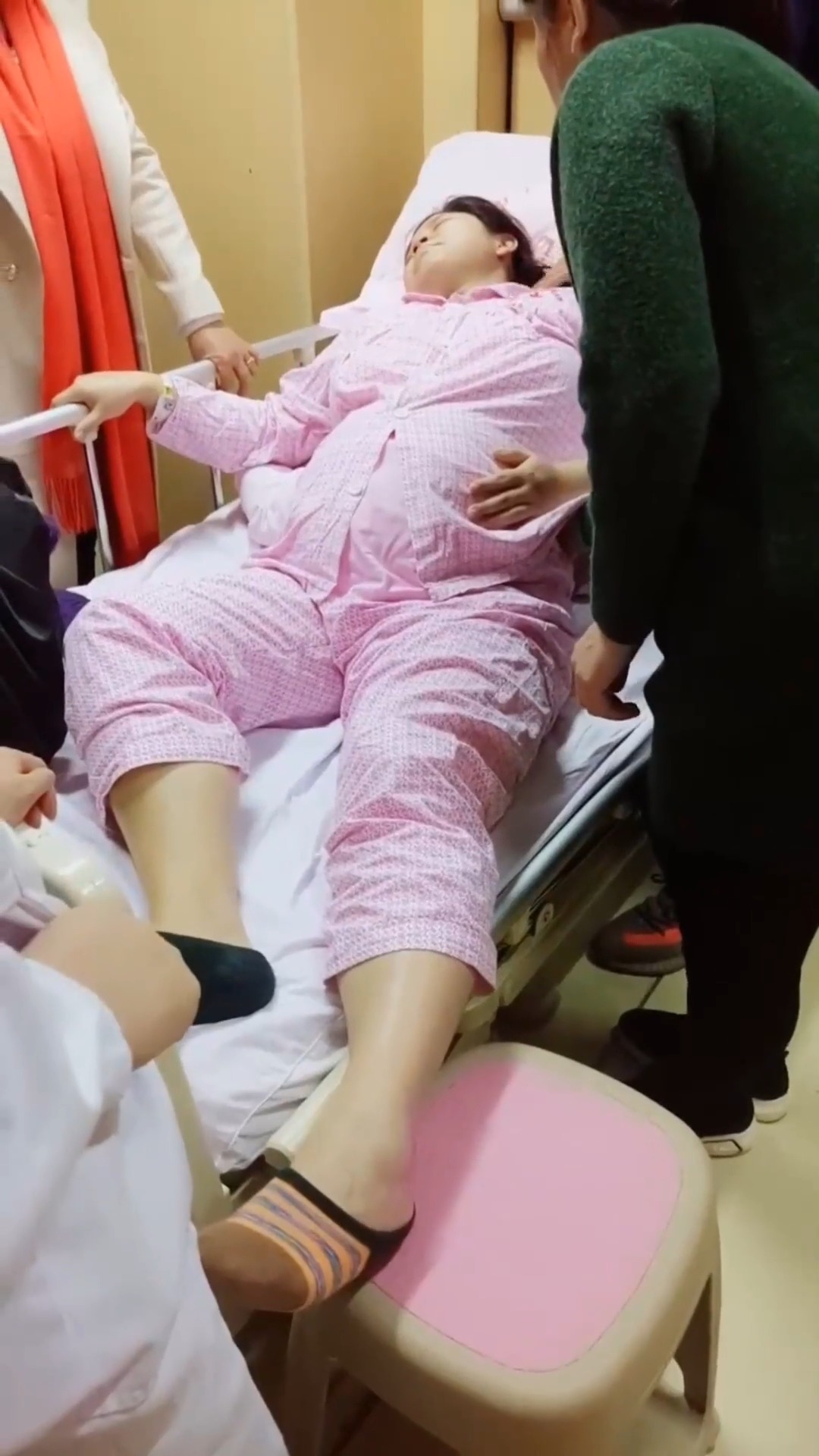 娱乐#镜头记录孕妇临产前的一幕,看完我直接想做丁克了!