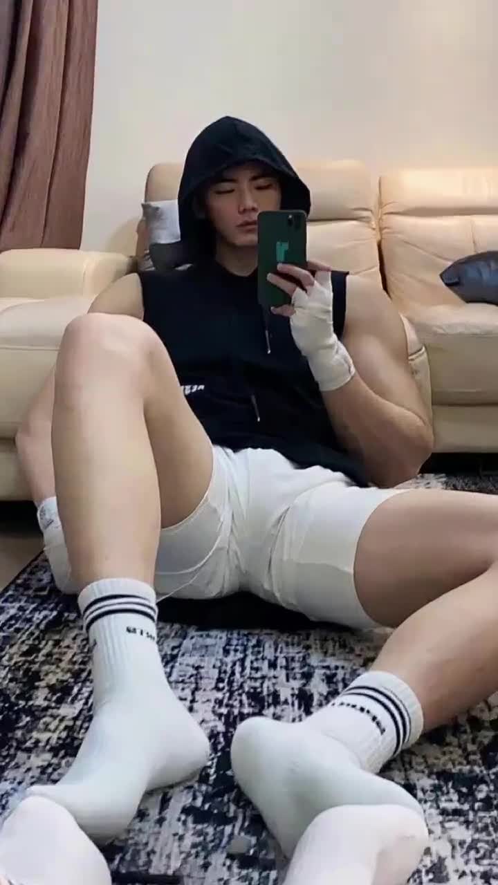 我要上热门#白袜长腿壮硕的极品肌肉猛男帅哥(1)