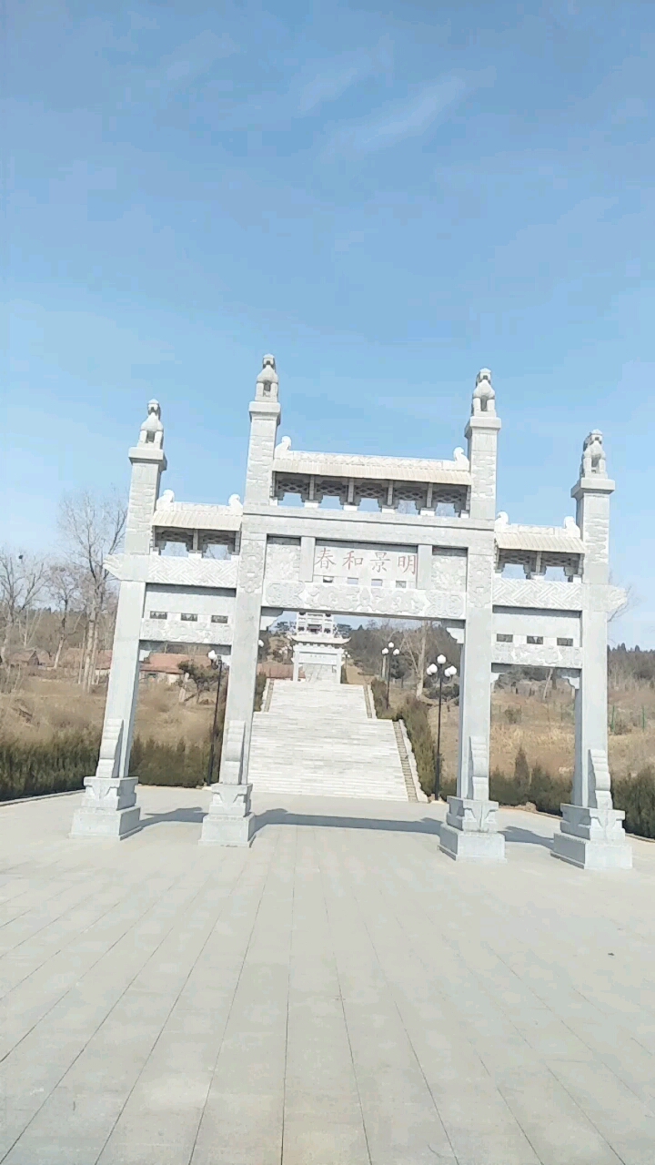 明媚春光下的海浮山