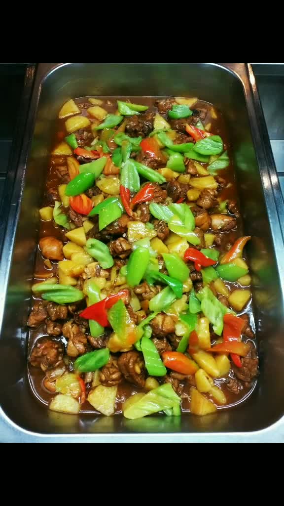 今日食堂菜:孜然牙签肉,大盘鸡,圆葱木耳炒鸡蛋,虎皮辣椒,海米冬瓜.