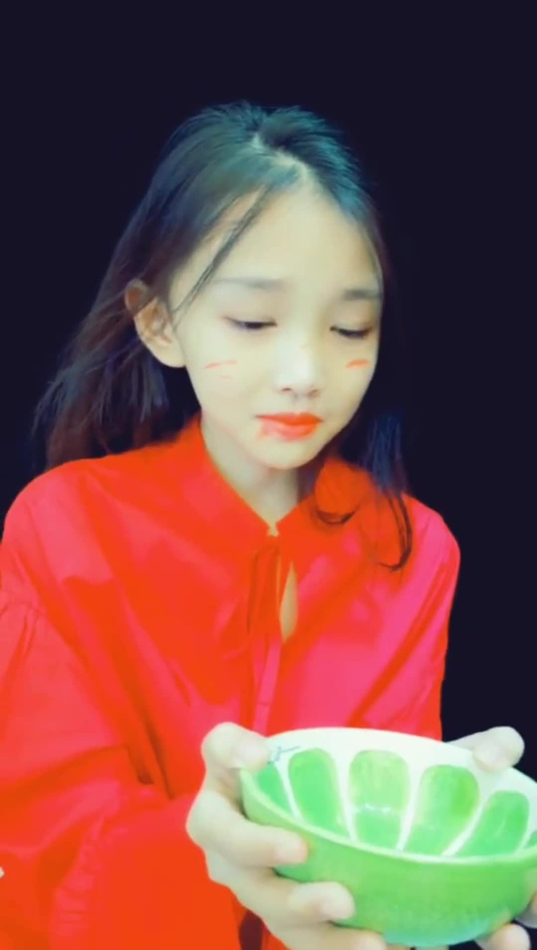 本以为童模宋小睿只会走秀直到看到这一段演技前途不可限量