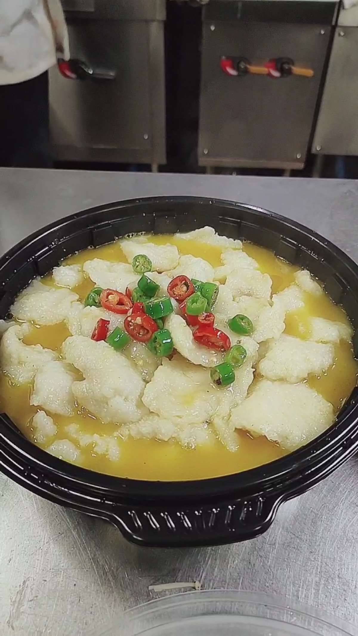 秀出你的拿手菜#厨师做金汤鱼片,放橙汁还挺漂亮.