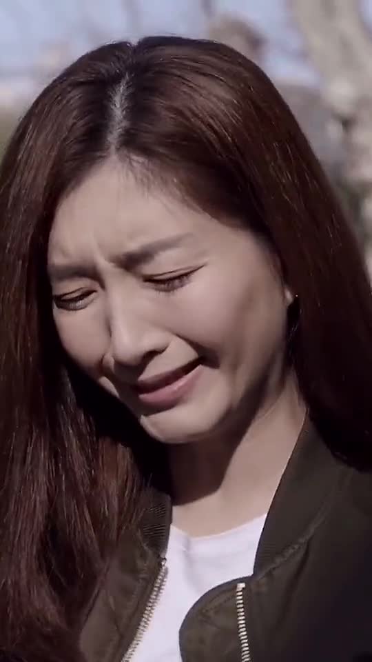 江疏影笑着哭体现出了无奈,演技真好