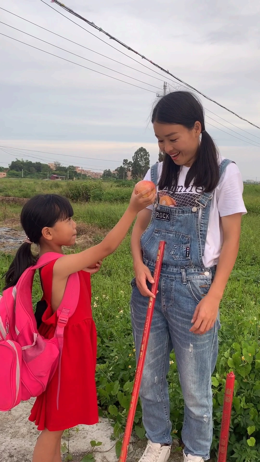 女儿是妈妈贴心的小棉袄