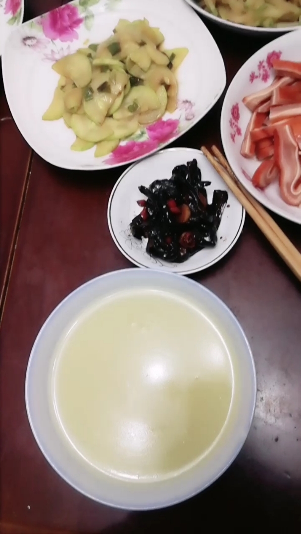 今天在家喝稀饭!