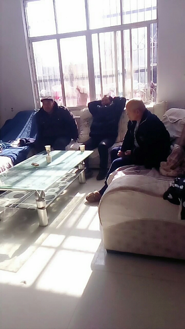 家里来亲戚了.来看我公公