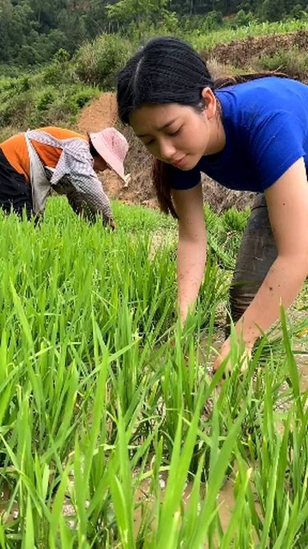 音为有你#农村女孩不会打扮.不会化妆.只会干农活.一身的泥土.