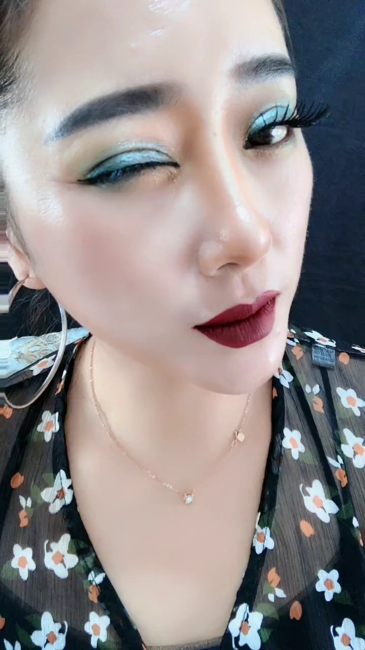 四十岁老阿姨教你刷长睫毛