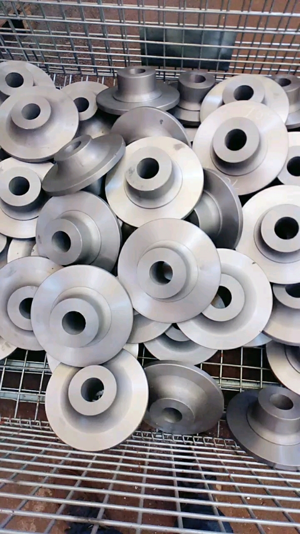 各式各样的轴盘准备上机加工了