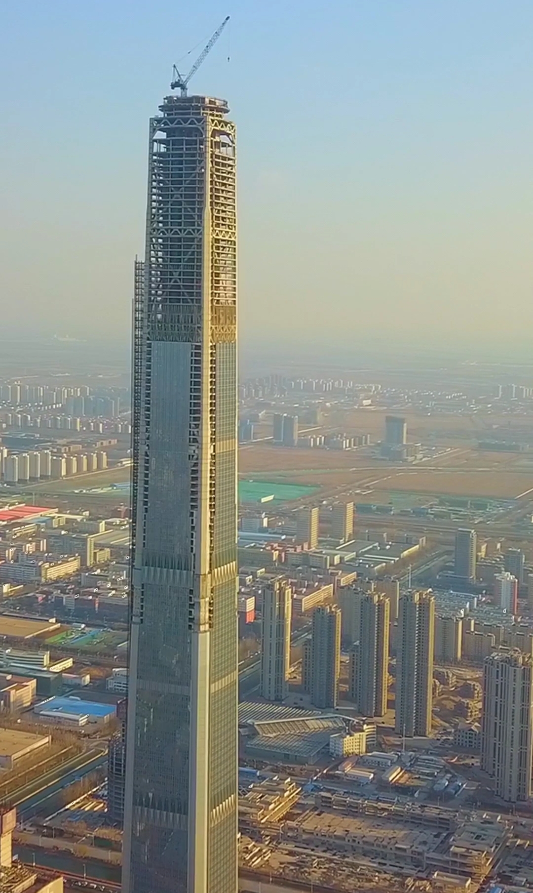 在建世界结构第二高楼,天津117大厦,高度597米.