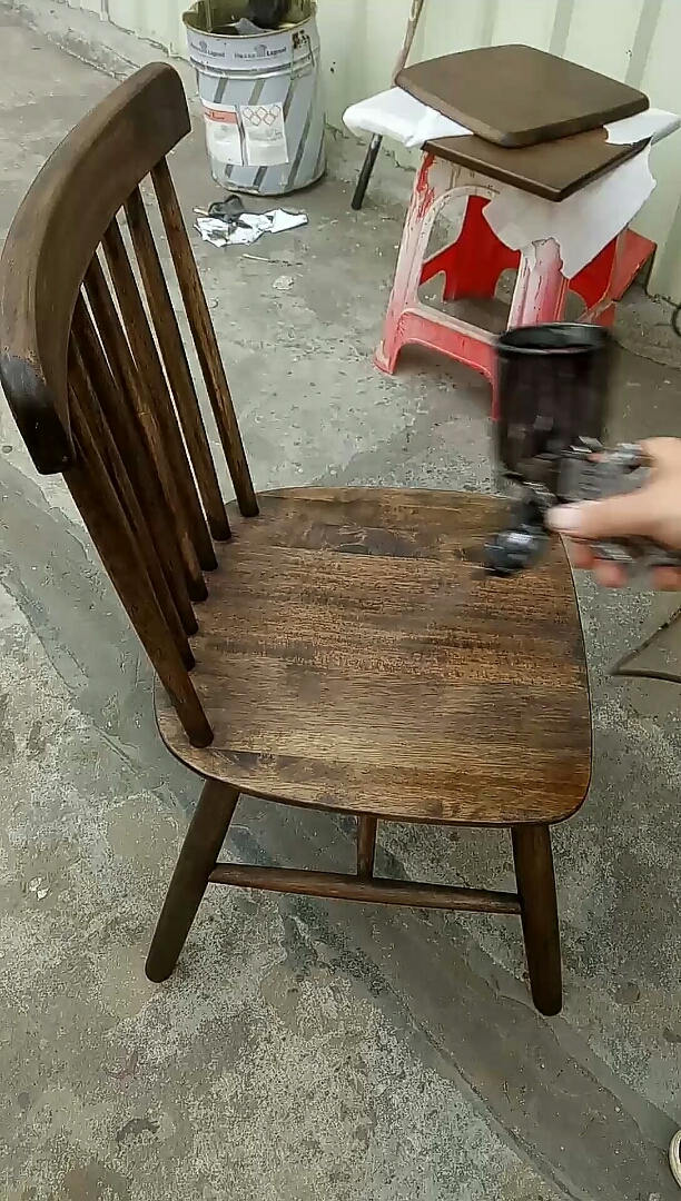 自家原木凳子,木蜡油喷修色油