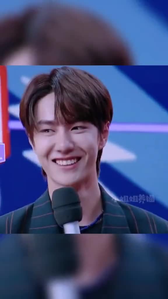 王一博括弧笑,看完之后大喊三声我可以!