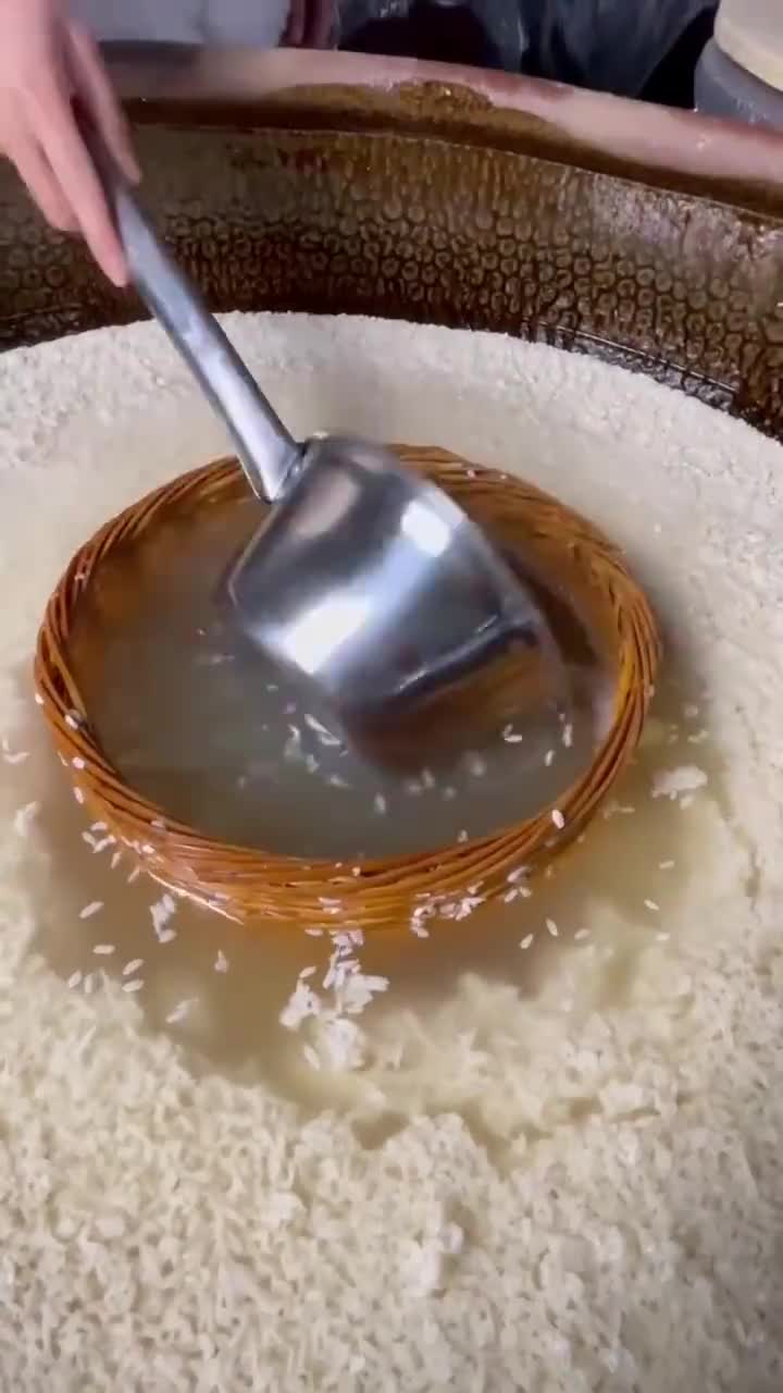 小时候,每到过年妈妈便会酿造一缸甜甜的米酒给我们喝#非遗过大年