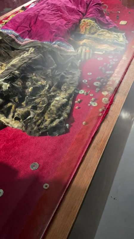 清朝乾隆皇帝最喜欢的香妃,刚出土是仿佛睡着了一样,身体还发出一阵阵