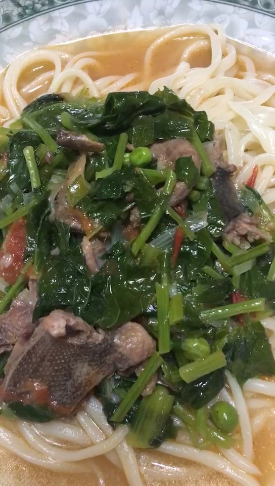 新疆的鸽子肉拌面