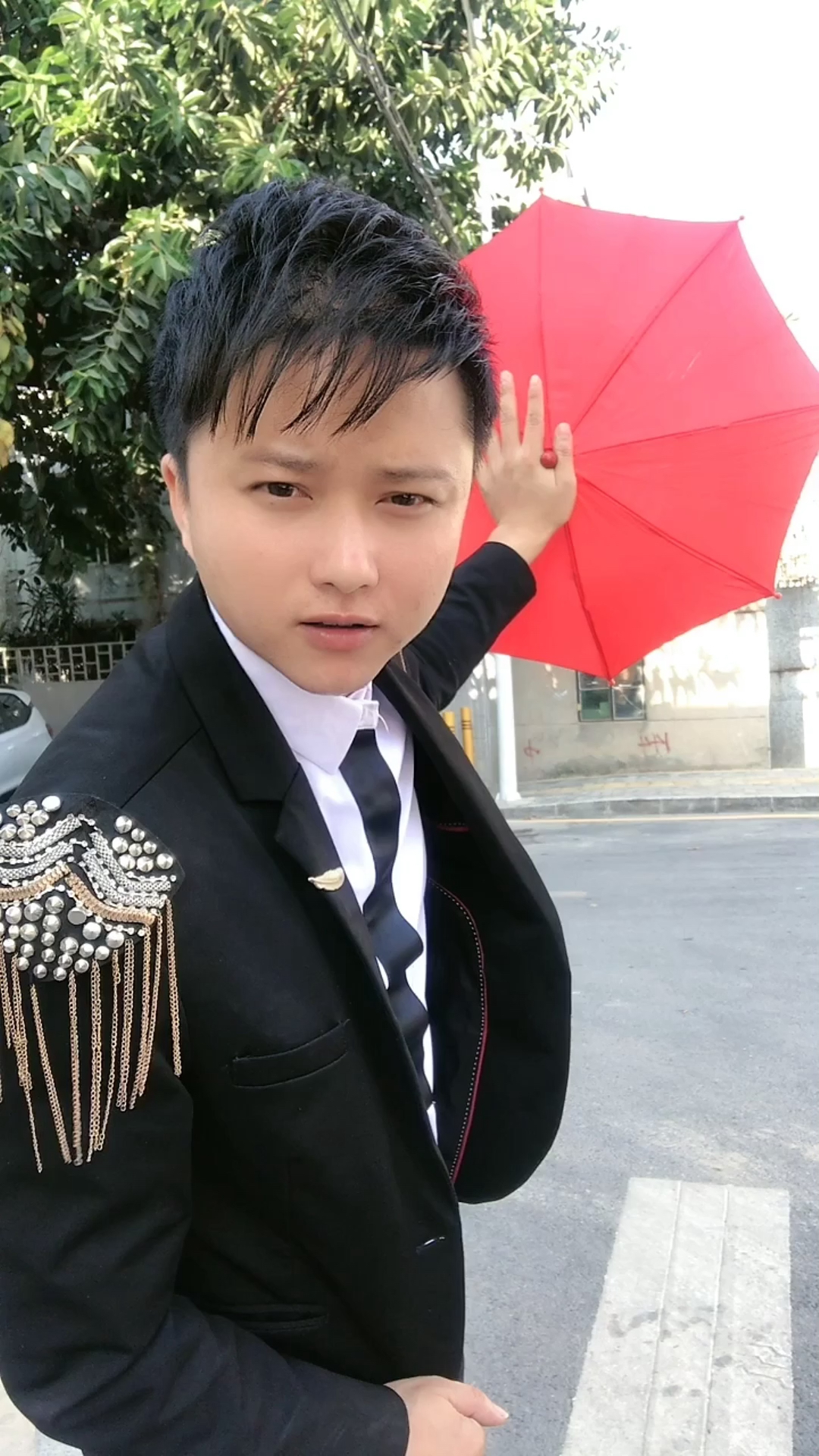 魔术师林剑伟#学会这个魔术,出门不用带雨伞了