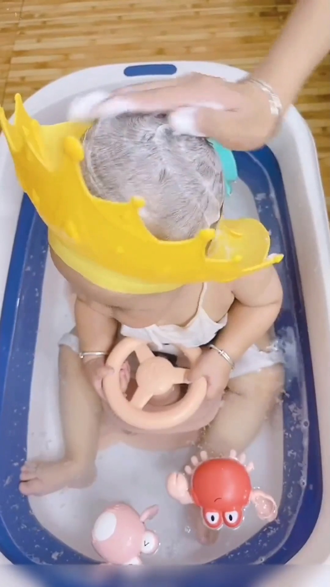 宝妈必看,洗头一定要给孩子准备这样的一个#儿童洗头帽 要养成孩子