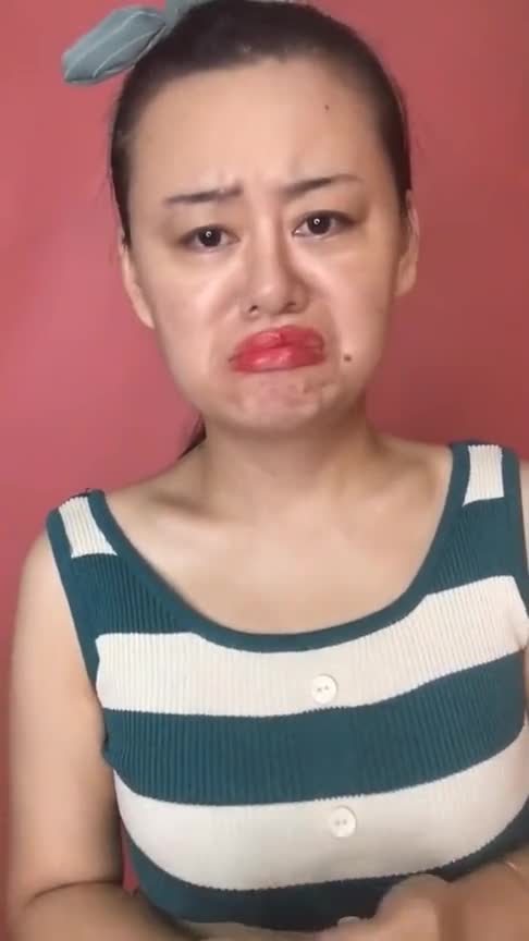 素颜是丑女,化个妆后逆袭为小姐姐,这化妆术逆天了啊