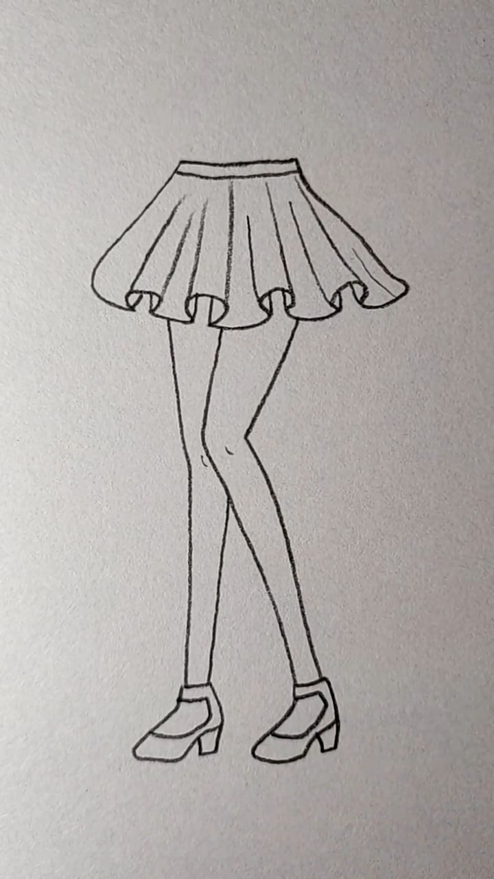 最近越来越热,今天看到一个穿短裙的小姐姐,真好看