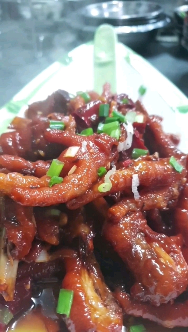 嘎嘎香的压锅鸡爪子