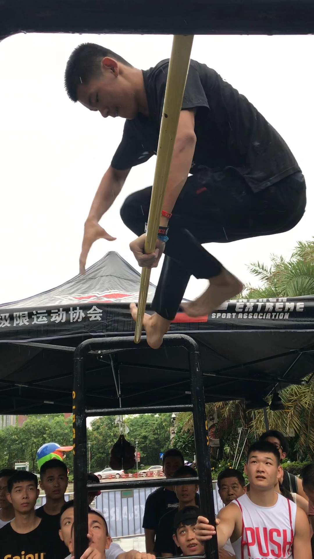 花式单杠 这种玩法你绝对没看过