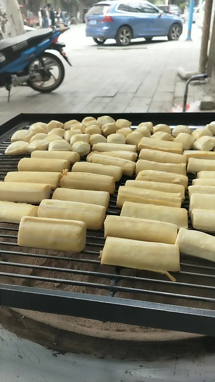云南人都爱的烤豆腐,你们喜欢吗?