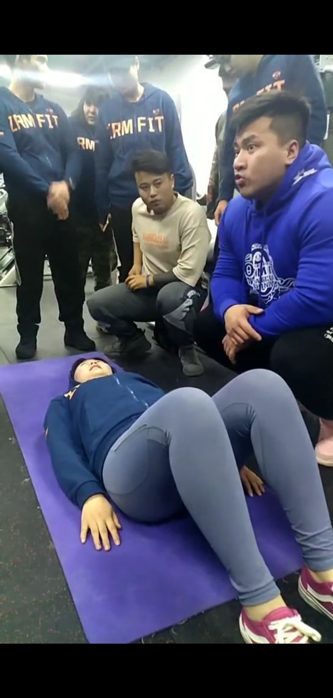 健身#最权威的仰卧卷腹训练—中国顶级健美运动员周大伟【北京奥赛