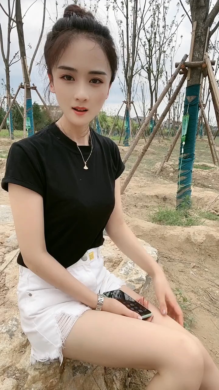 再说俺河南小妮皮肤黑,个子矮,长得丑,再给我胡吊扯,拿土磕啦怼毁恁