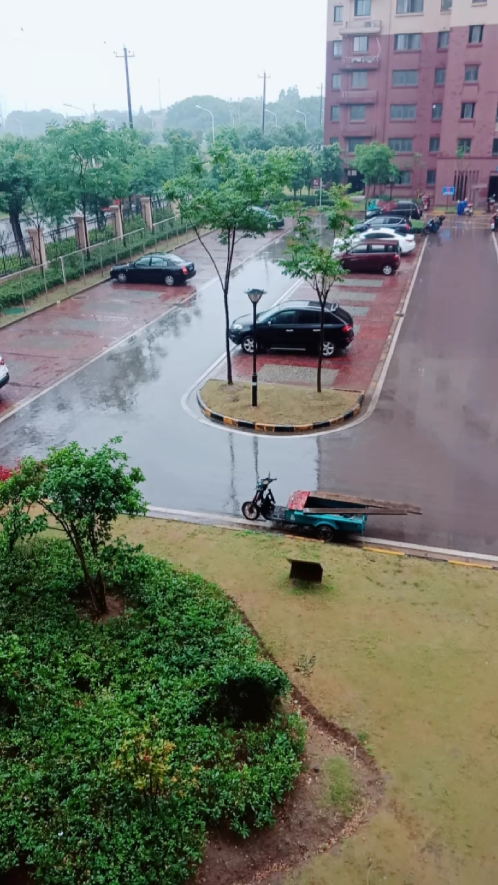 外面下大雨了