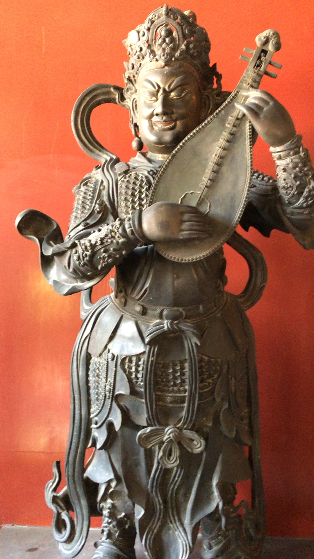 北京法源寺天王殿供奉 明代 铜泥金 东方持国天王像