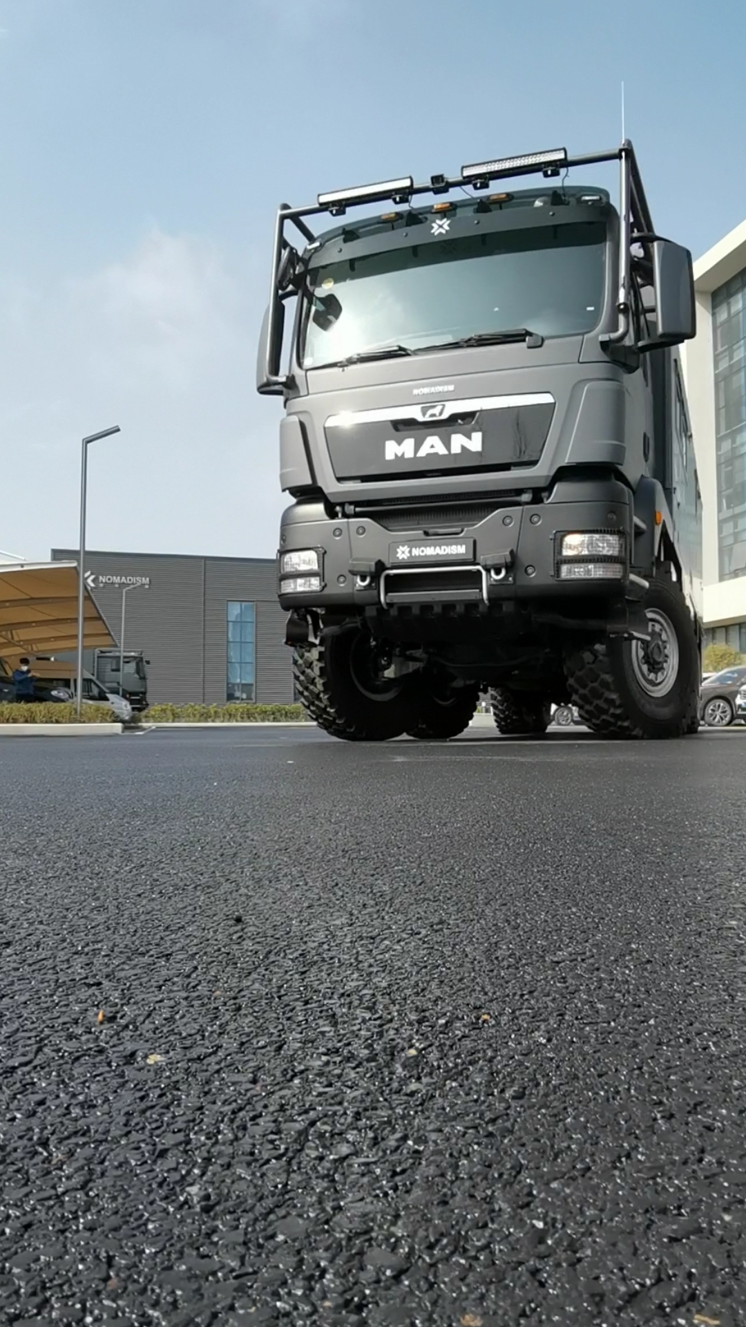 诺马迪森越野房车#诺马迪森领航者试驾,高大威猛的外表下藏着540马力