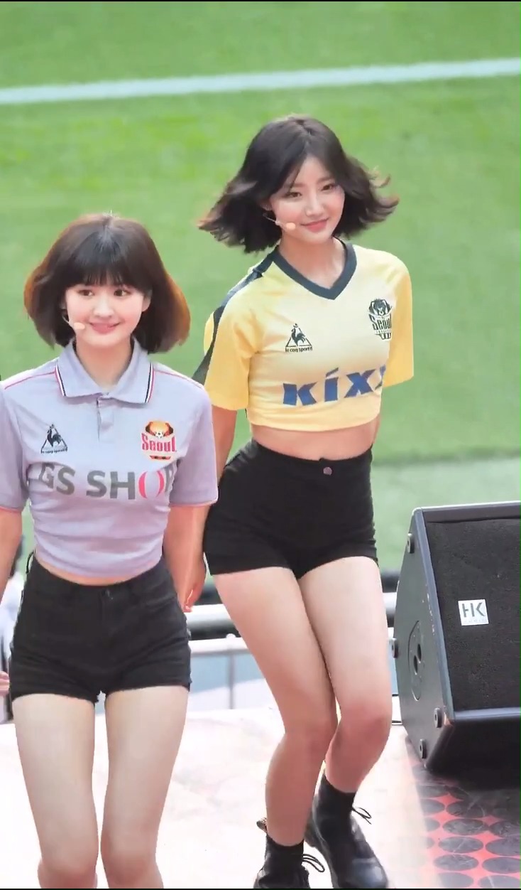 美女明星#saturday 女团在首尔fc世界杯体育场表演