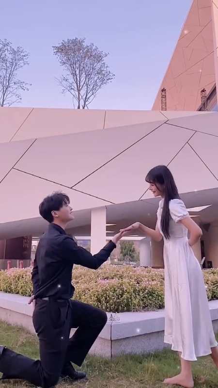 王子和公主的礼仪,下次的单膝下跪,记得带上戒指哦!