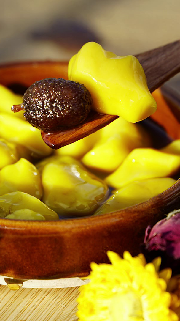 美食#阳春特色小吃灰糍,唐羽的做法略有不同,加入了春砂仁灵魂蜜汁