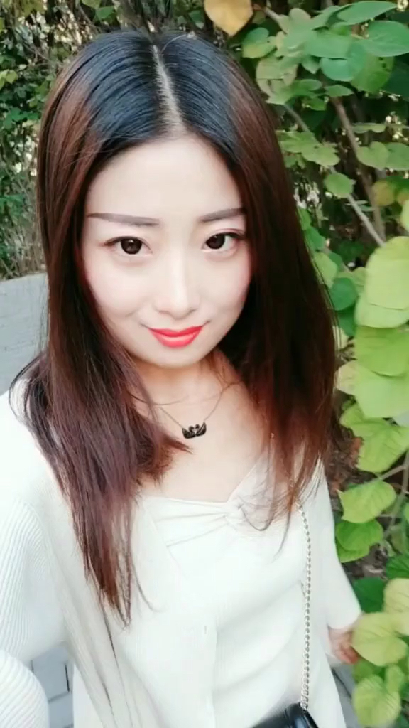 离过婚的女人真的找不到归宿吗?只要你接受二婚女人跟女儿.