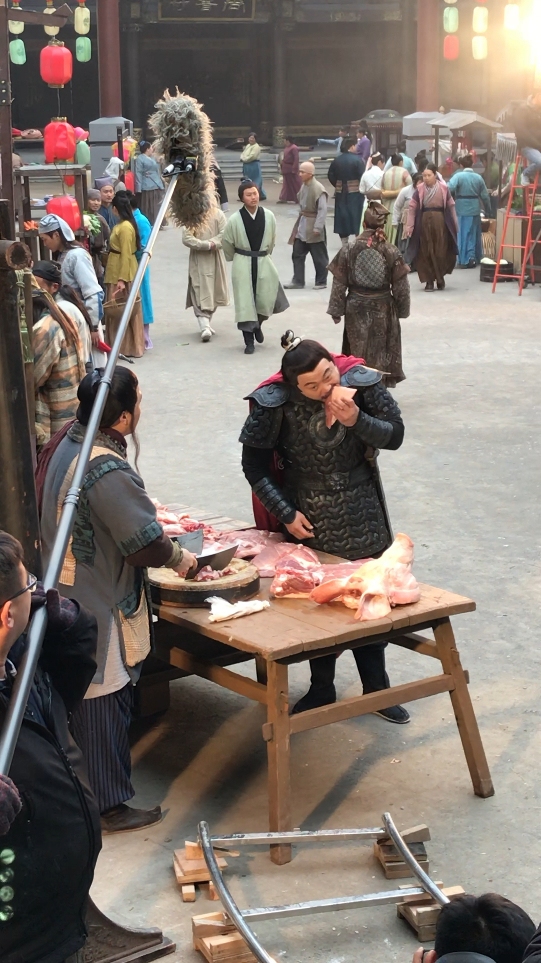 古代卖猪肉,这人真狠,生吃