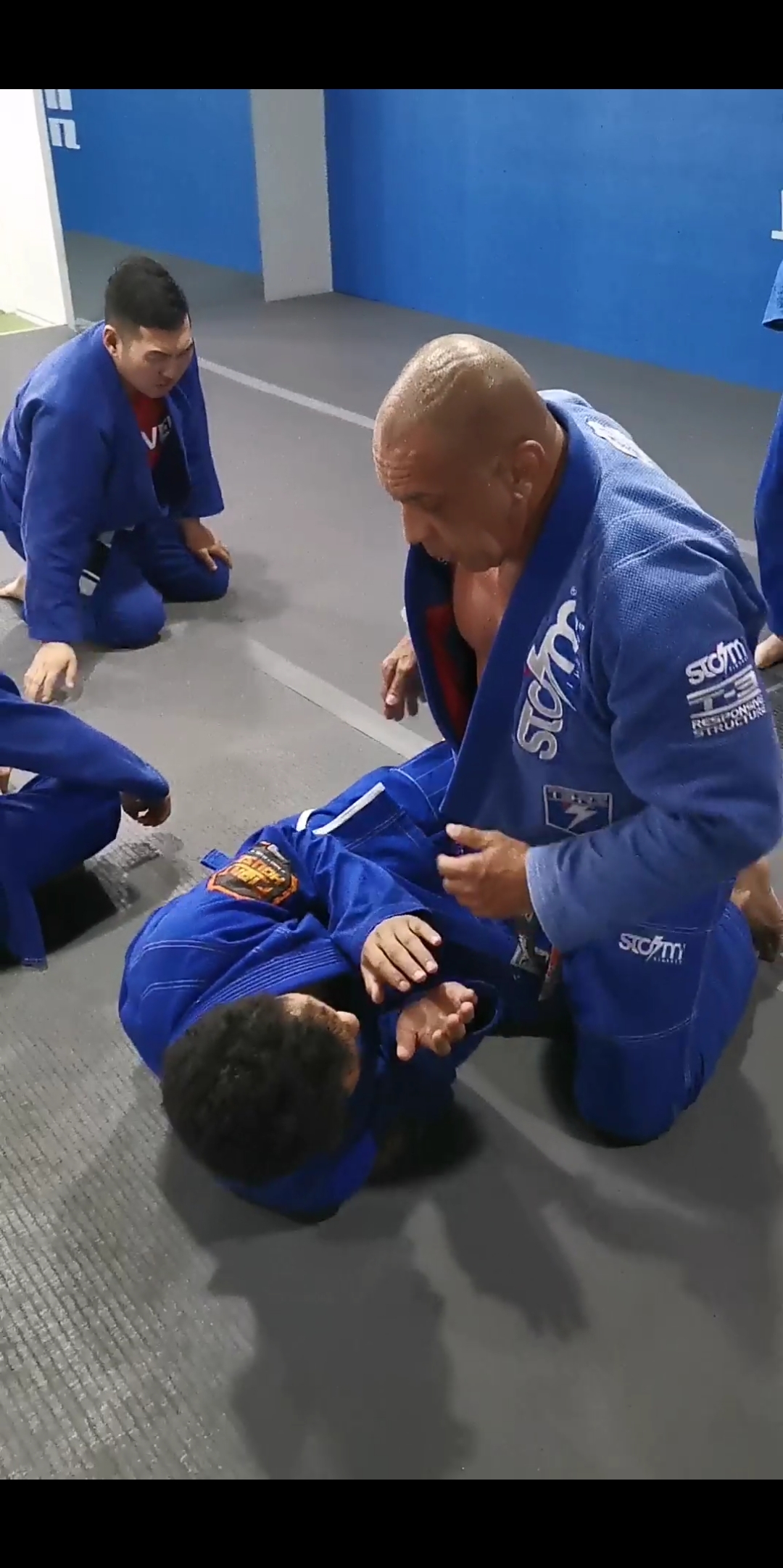 巴西柔术#在半防守里的一个绝招