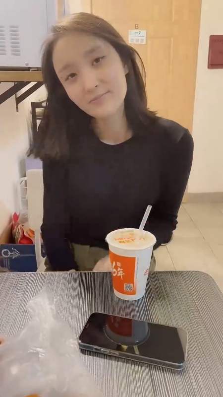 2022-08-090我的意外邻居张聪c1152粉丝  关注女星零下10度走红毯