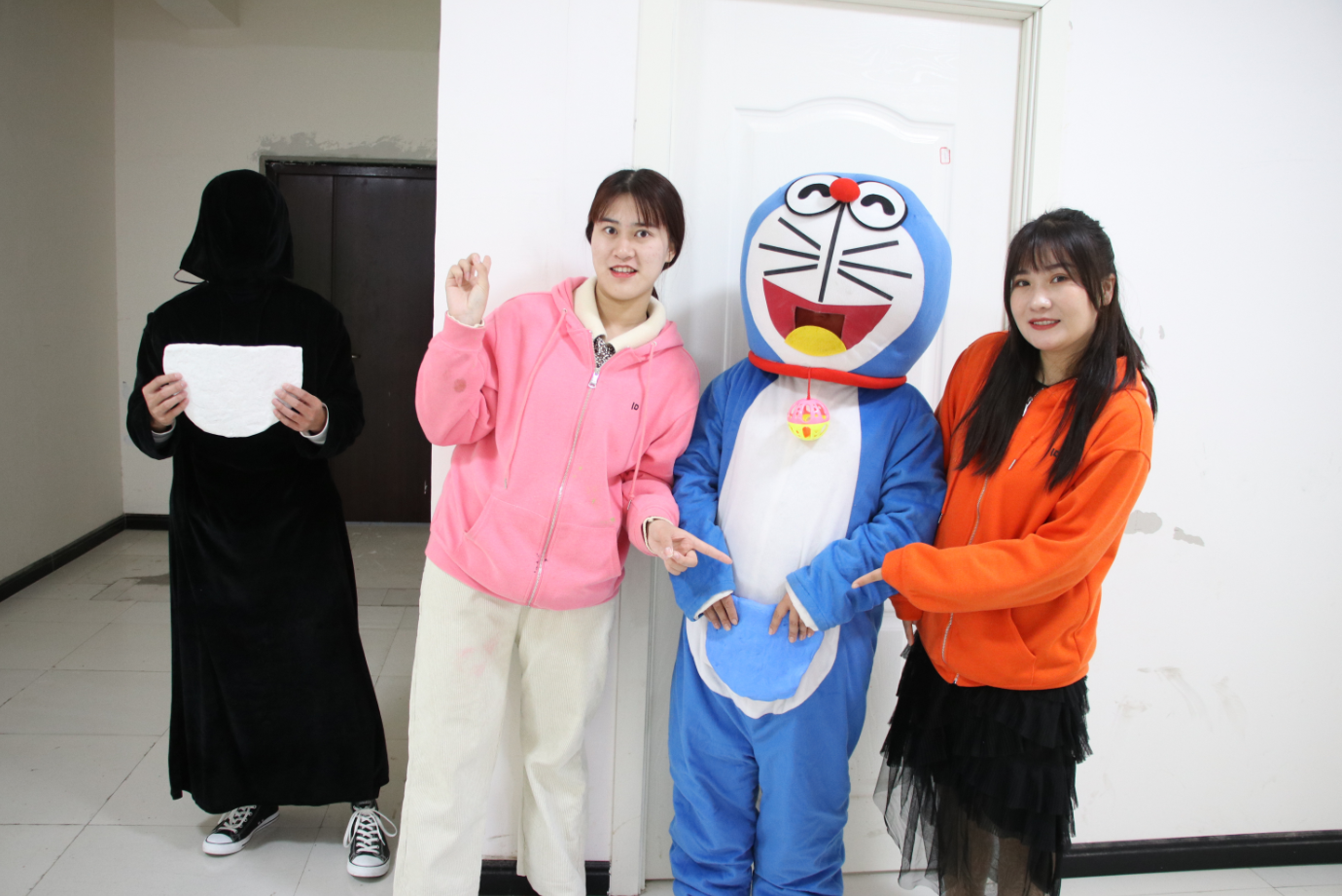 黑衣人偷走叮当猫的神奇口袋王小九用粘土做了新的套路他真逗