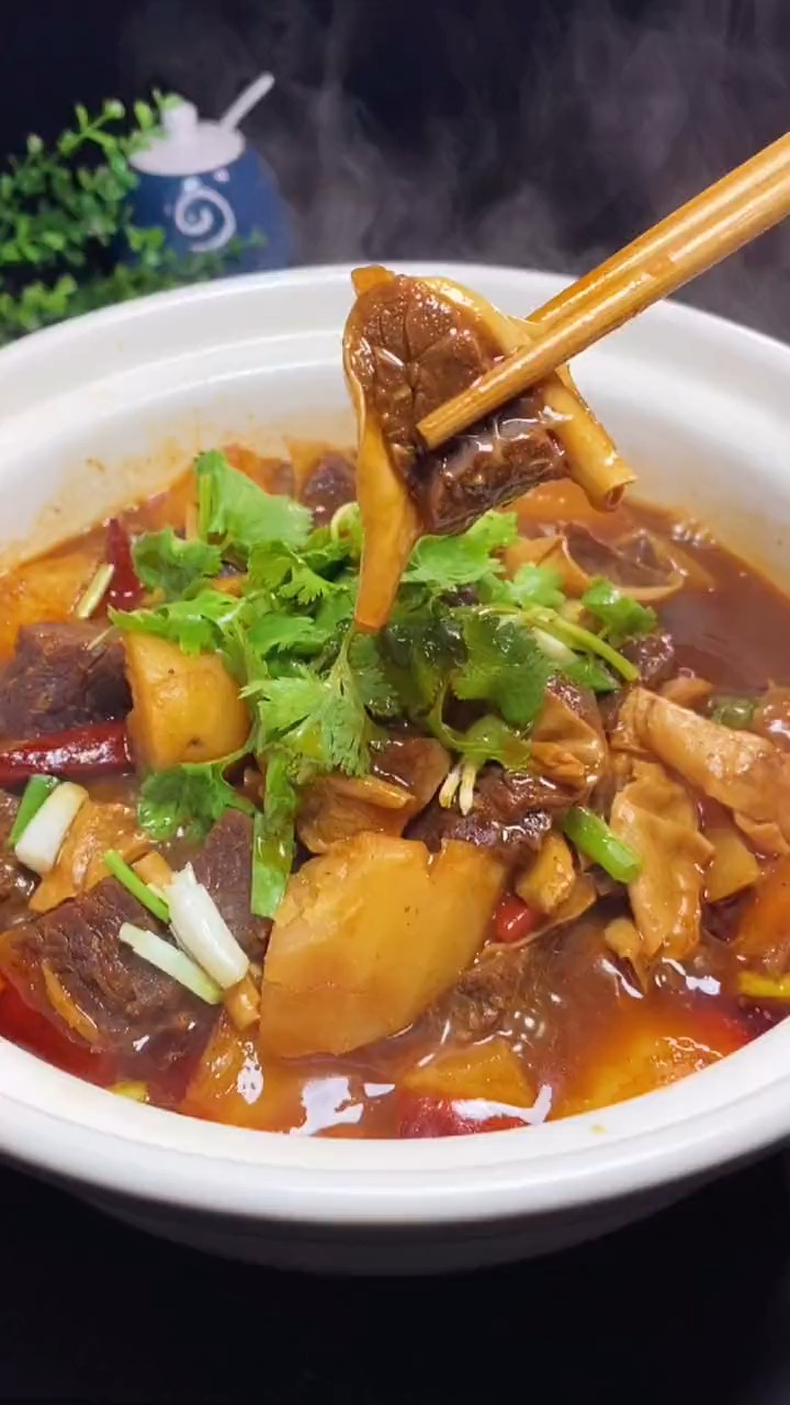 好吃的黄焖牛肉其实做法非常简单学会了你就是家里大厨