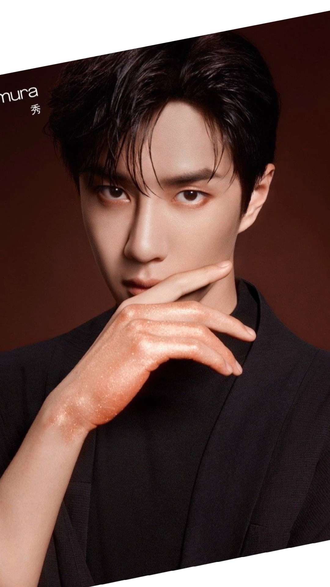 王一博近照曝光,身材消瘦疑似心情不佳,网友直呼:好心疼!