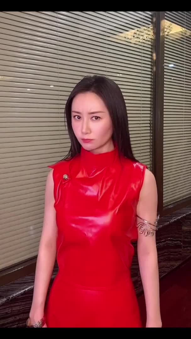 舒畅重现魔幻手机13年了她还是那么青春靓丽多少人童年的记忆