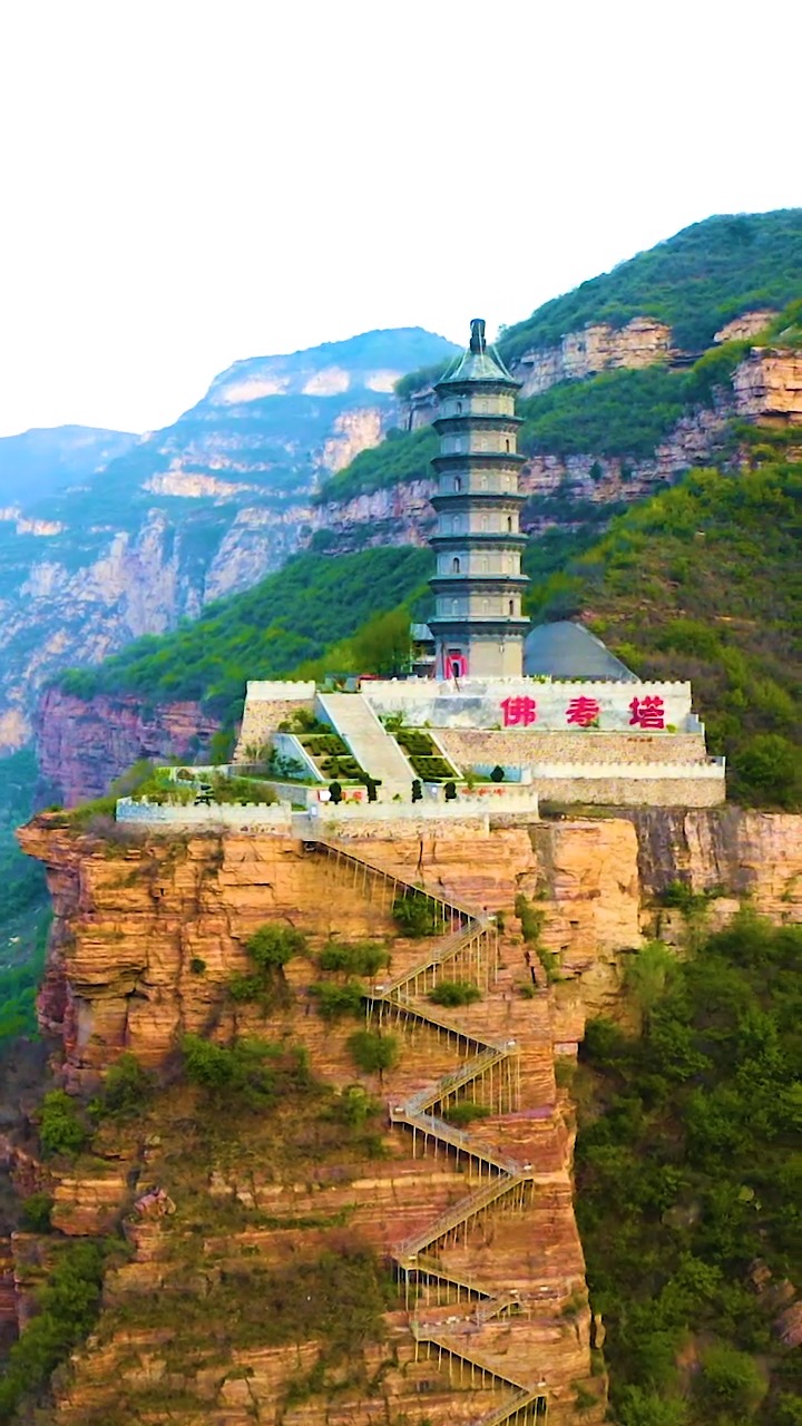 佛寿塔#壶关佛寿塔坐落在大河镇旁,是五台山如瑞法师筹资兴建.