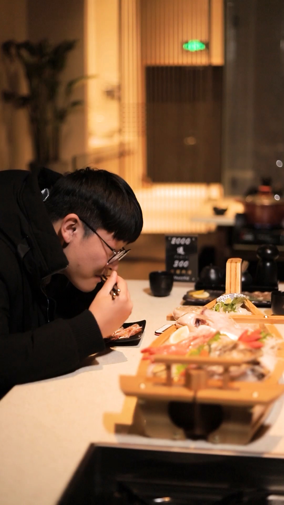 当两个男人一起吃饭的时候,没喝jiu也是有点意思的!