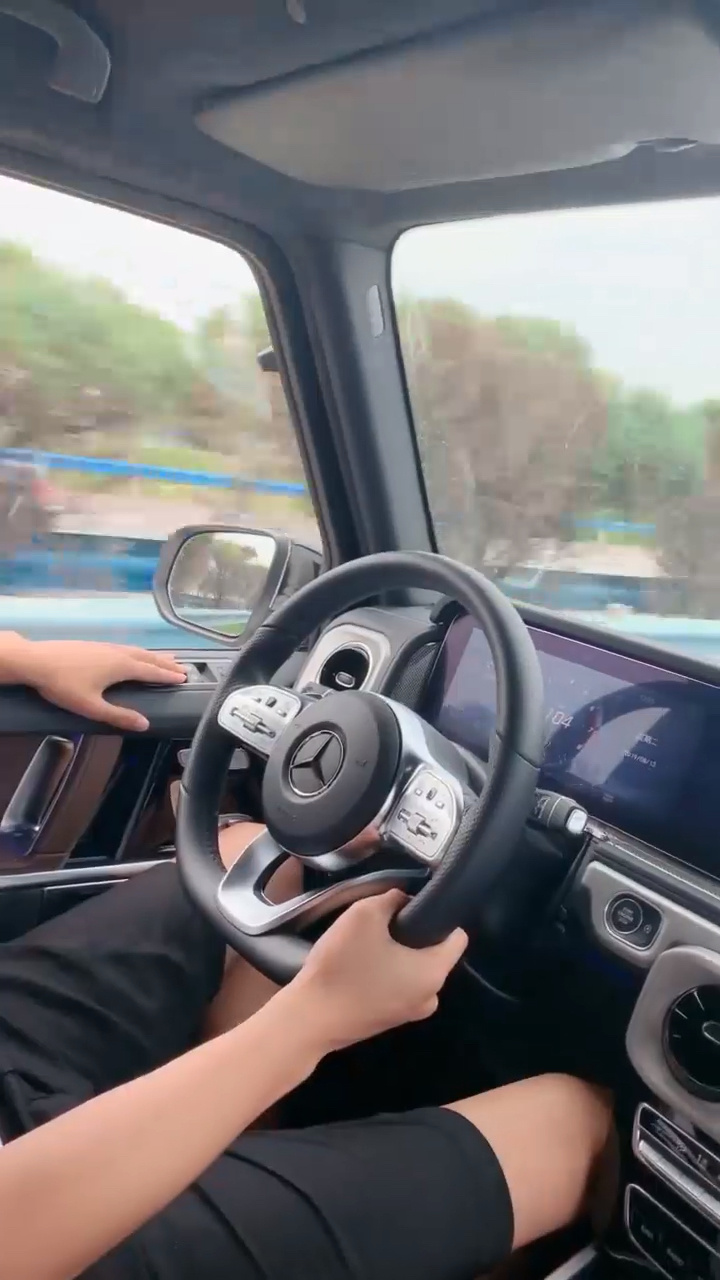 立秋#单手开大g的男人,怎么看怎么帅!