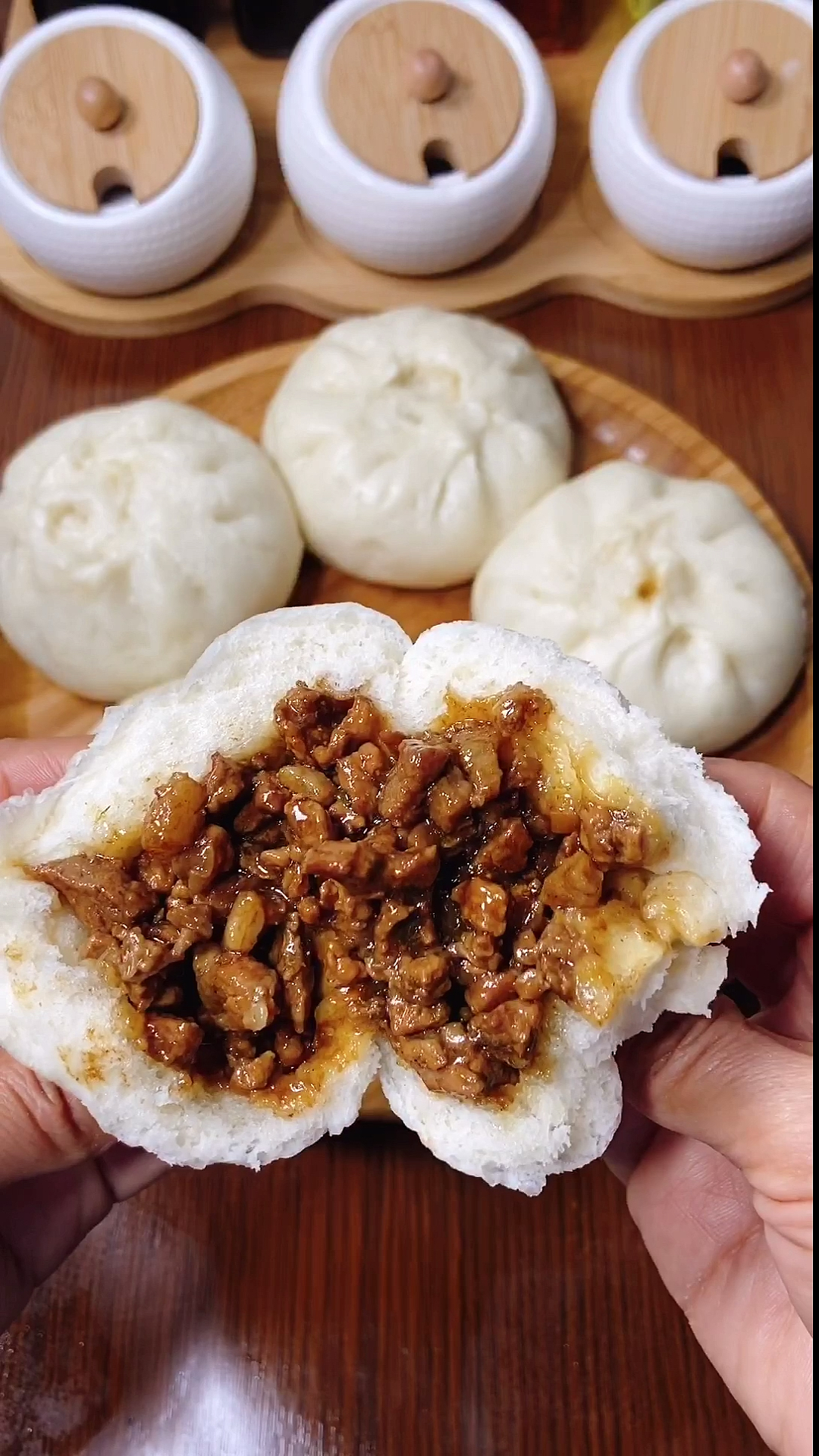 有爱才有年#香喷喷的酱肉大包子!