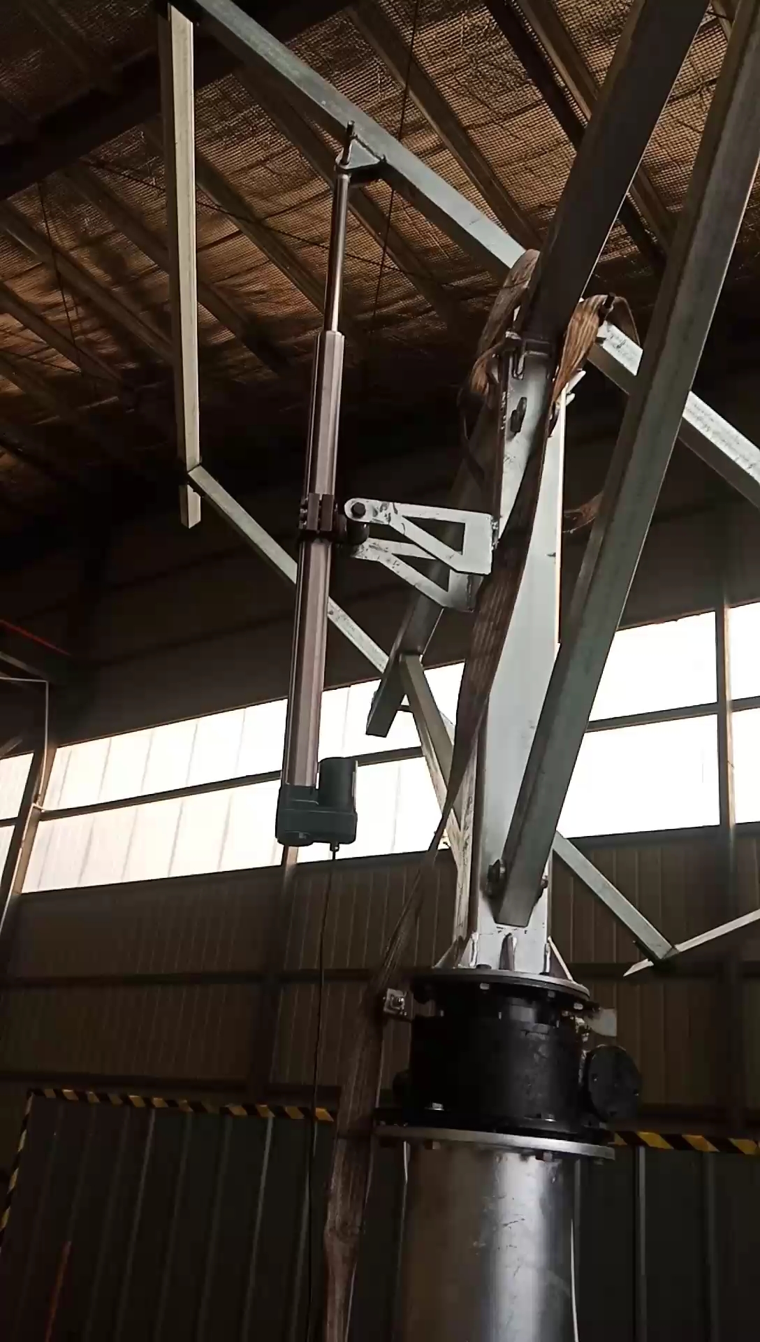 光伏双轴跟踪支架 高校组件,比固定支架提高50%发电量