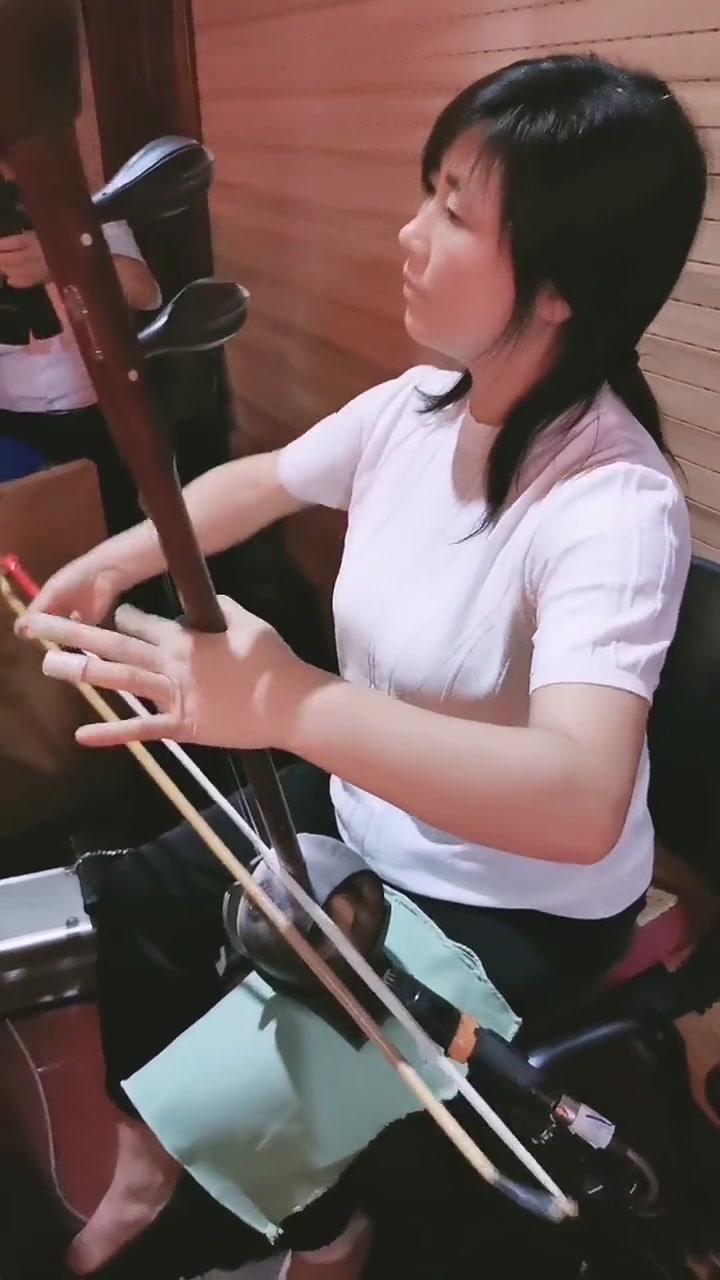 美女板胡李红利洛阳豫剧院二团乐队