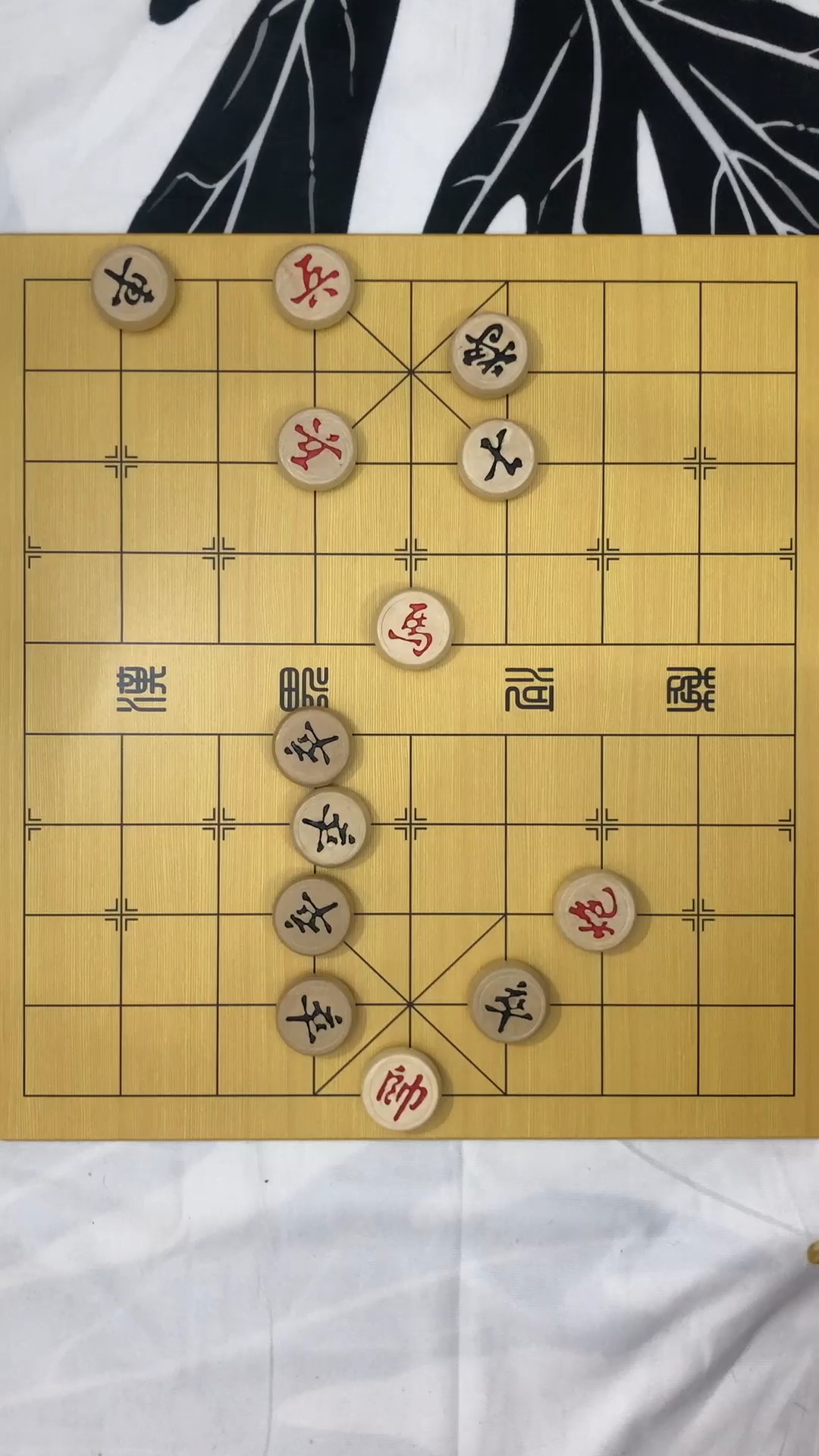 中国象棋#奇才自创了一盘江湖残局,唬的象棋行家一愣一愣,怎么破忖?