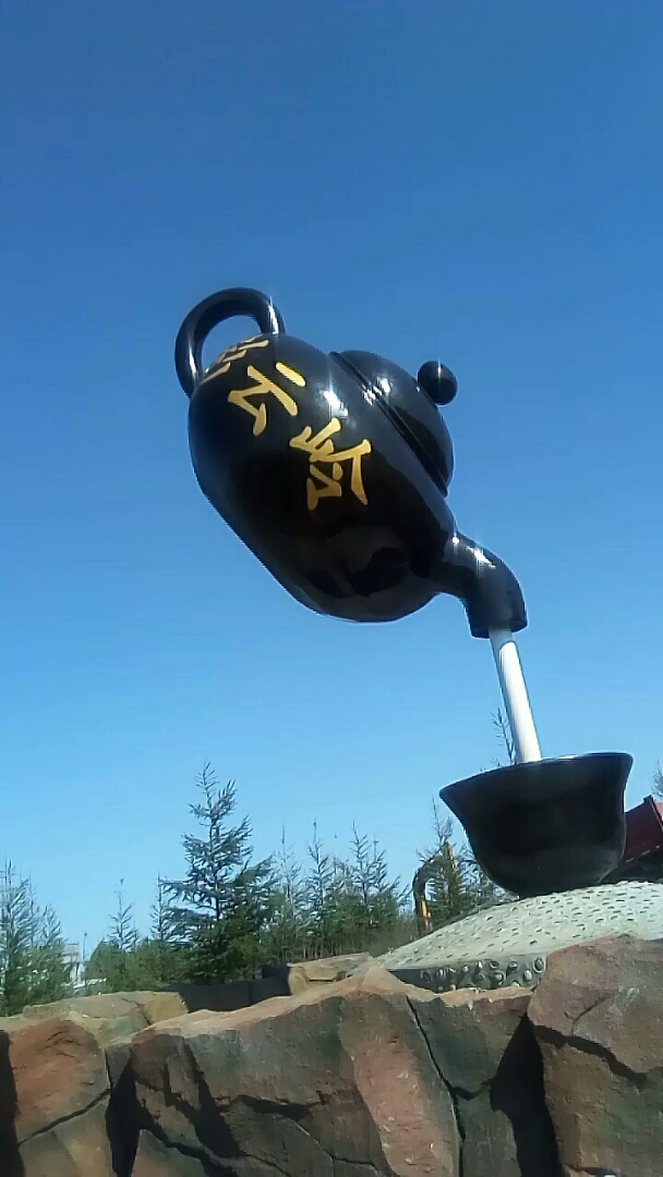 这是黑龙江省宝清县小城子镇太平村彩云岭上的景点,名叫天壶.